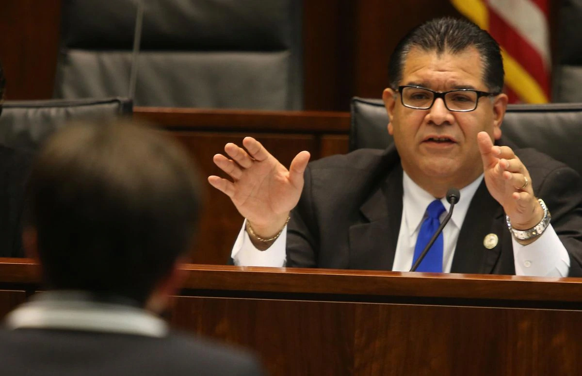 democratic-illinois-state-senator-resigns-amidst-corruption-probe-the