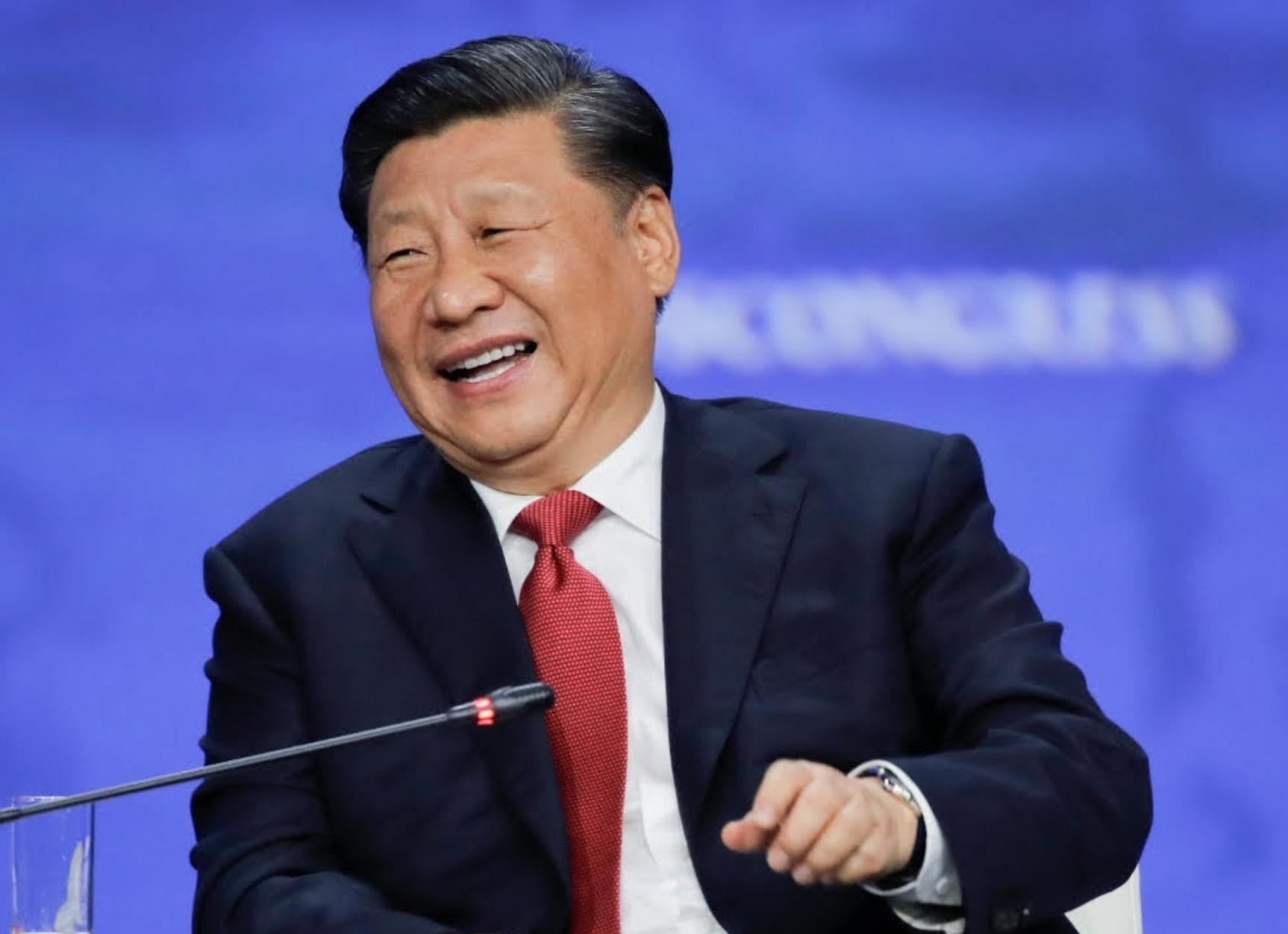 Китай знает. Смеется XI Jinping. Китай политика. Си Цзиньпина улыбается. Си Цзиньпин доволен.