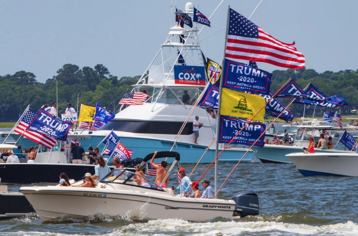 Много катеров. Trump лодка. Boat Sink.